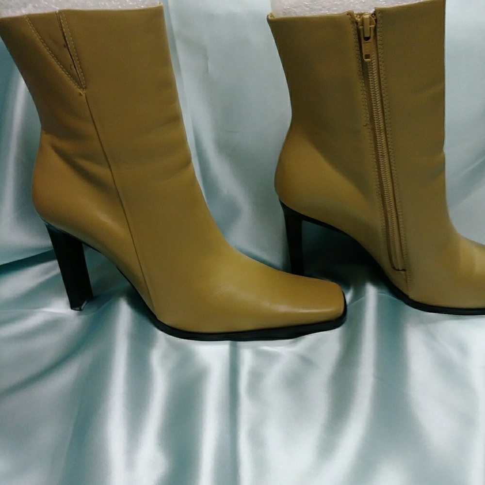 NEW-Diaba Carmel boot